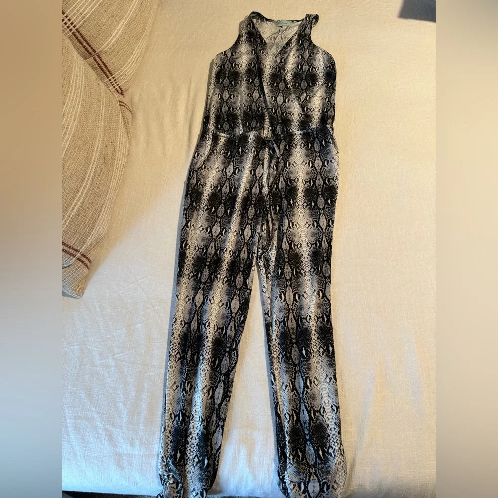 Veronica one piece jumpsuit! - Picture 2 of 10